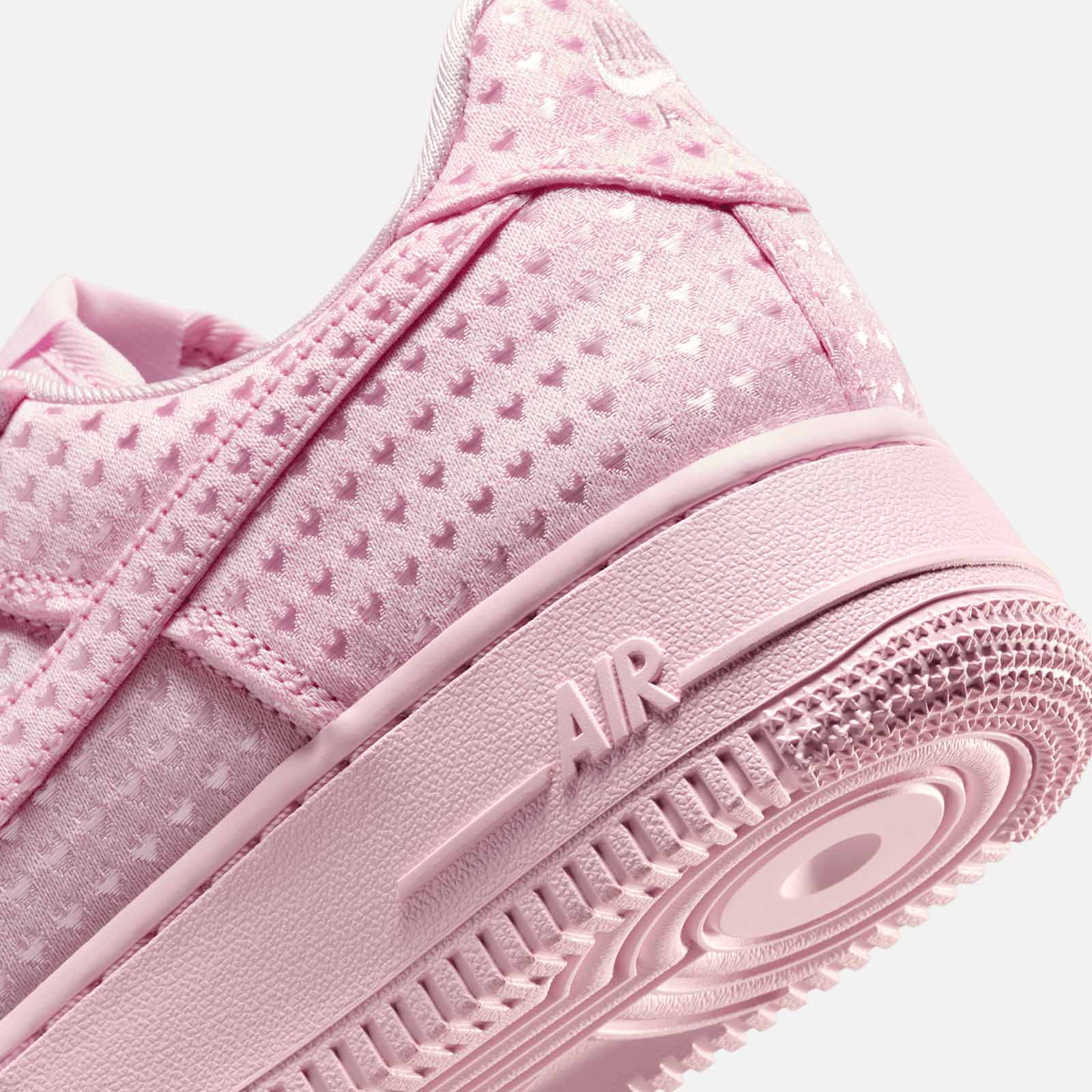 Air Force 1 07 SE Valentine s Day IQ9965 601
